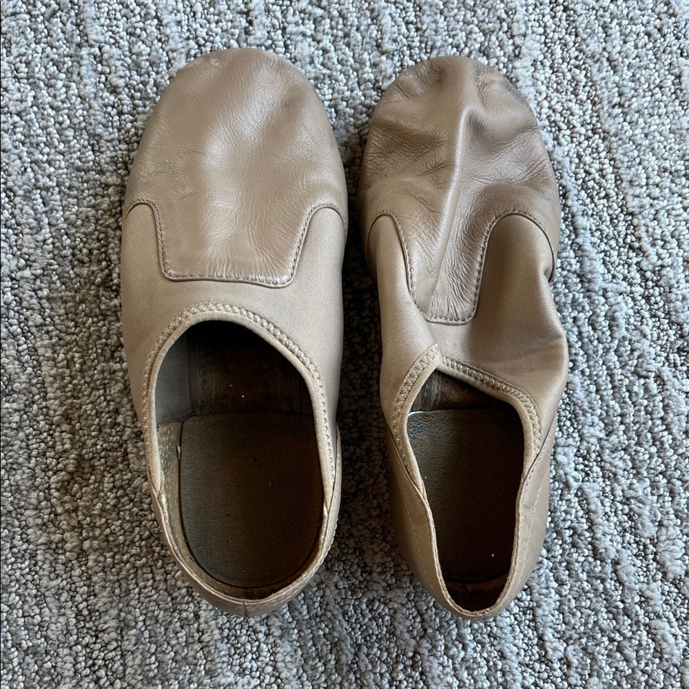 Capezio Tan Jazz Shoes Women’s size 8M